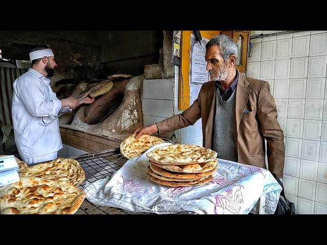 This is how tandoori bread is made|baking delicious tandoori bread