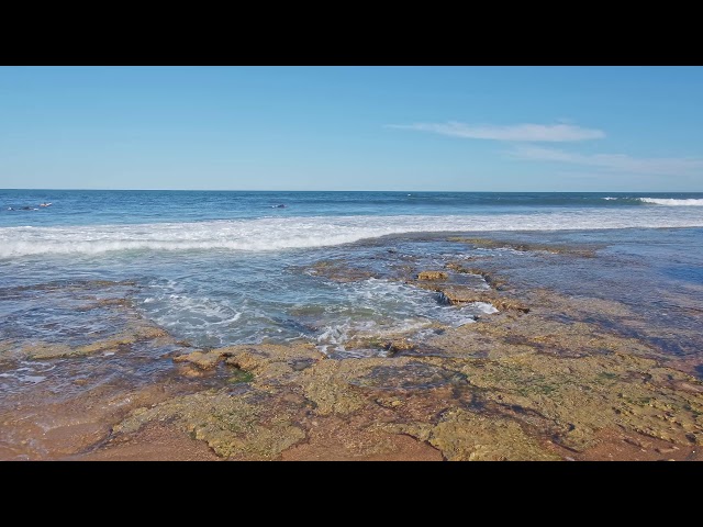 Large Ocean Waves Crashing against the shore in 4K | Relaxation through nature