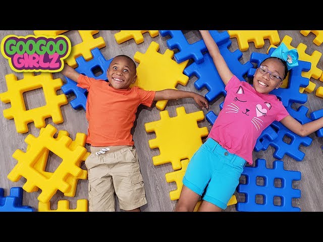 Goo Goo Girl and Sean Play with Pretend Play with Building Block Toys