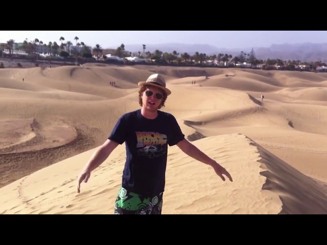 Run between dunes in the Canary Islands