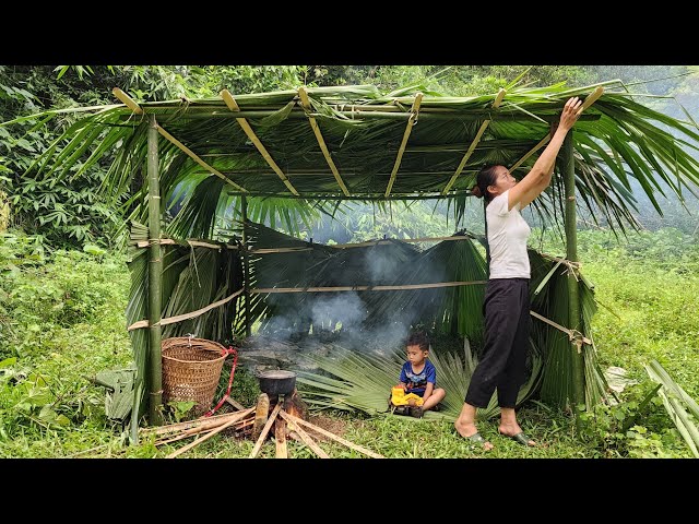 A 17-year-old single mother built a small house and was worried that her baby would get sick