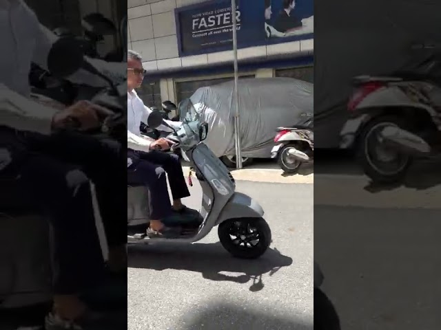 Testing driving Vespa S125 year 2022