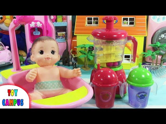 Color Changing Smoothie and Baby Bath Doll | 딸기쥬스 만드는 믹서기 목욕놀이 | ToysReview ToyCampus