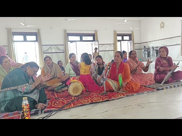 Maiya Ji badhiya raunka laiya Tere Mandir te