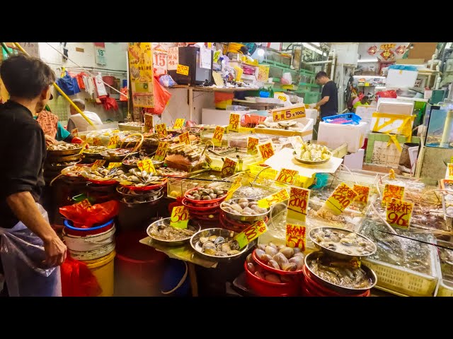 Night walk in Mong Kok Market, Hong Kong