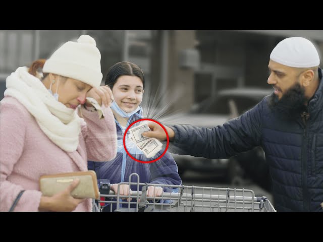 Muslim Asking Strangers For Food, Then Paying Their ENTIRE GROCERIES!