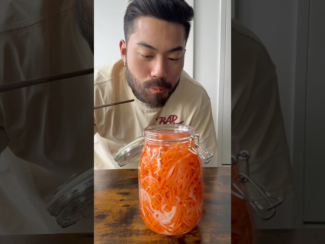 Making Vietnamese pickled vegetables