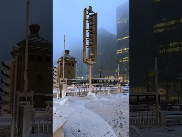 Soon Chicago will turn into a winter wonderland ❄️⛄️✨ enjoy winter’s magic, Riverwalk lights ☁️🥀🧤🤍