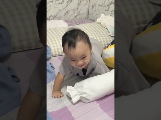 HAPPY BABY IN TOWN! :) #funnyvideo #shortsfeed  #cute #funnyshorts #shorts #funny