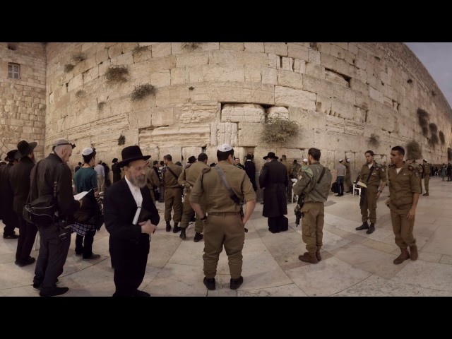 360 video: Men's section of Western Wall, Jerusalem, Israel