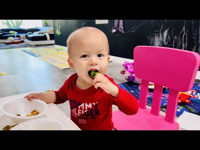 How well baby eats broccoli veggies! How to make babies eat vegetables?