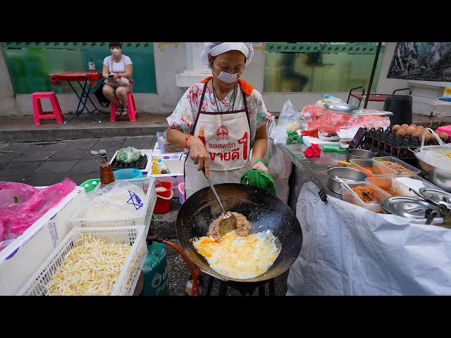 Delicious Special Pad Thai Only $1.50 a Plate | Thai Street Food