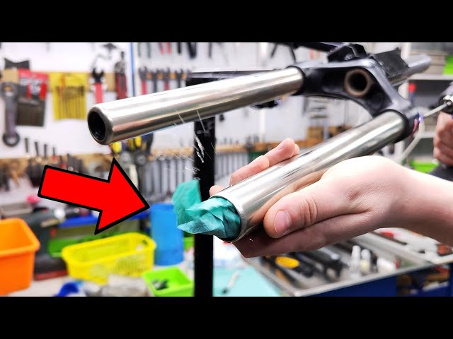 How to service and lube a bicycle fork. What's inside the SR Suntour fork