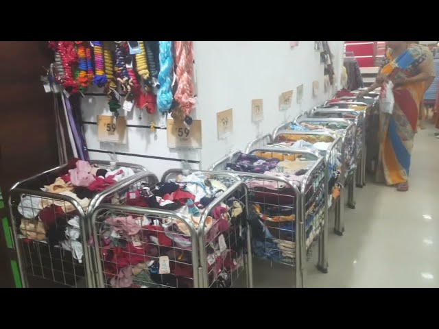 Aj gayi cosmo Bazar shoping ke liye |