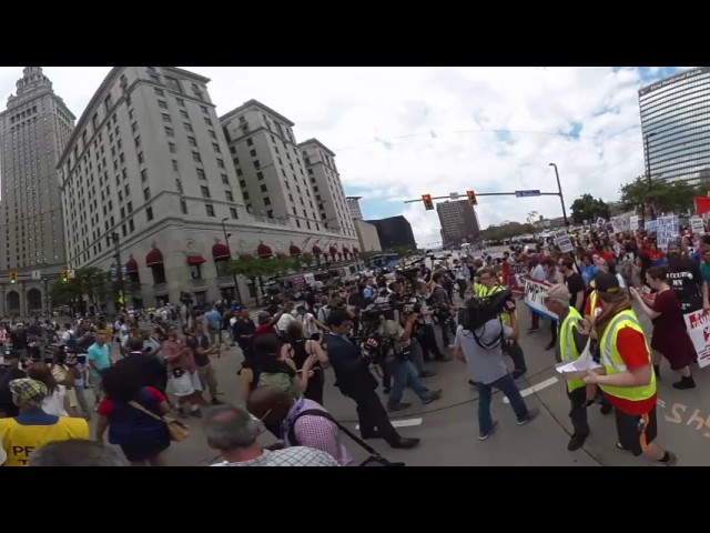 360° Video: Republican National Convention 2016: DUMP TRUMP street protest