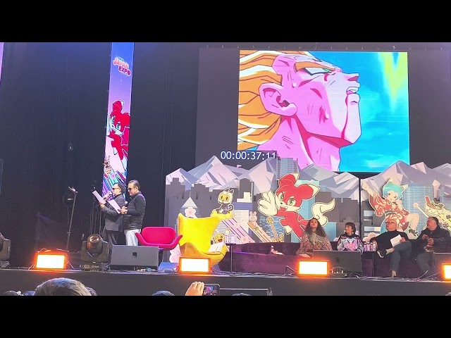 René García (Vegeta) y Mario Castañeda (Goku) actúan escena de Dragon Ball Z , SUPER JAPAN EXPO 2024