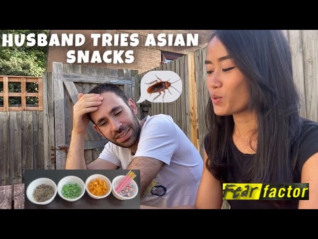 ITALIAN HUSBAND TRIES ASIAN SNACKS || SUAMI BULE ITALIA COBA CEMILAN INDONESIA