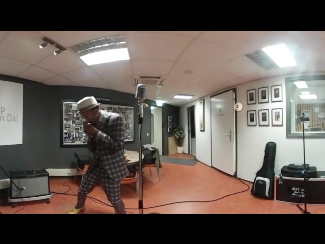 360 video - The Reverend Shawn Amos - Boogie - live in the Bluesmoose radio studios