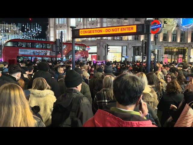 🇬🇧🎄🎅 CENTRAL LONDON WALK, OVERCROWDING, ALL TUBE STATIONS CLOSED, AVOID!!! 14th of DEC 2024, 4K HDR