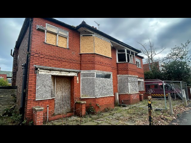 URBEX! 2 abandoned houses Manchester UK.