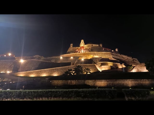 360°Cartagena Eveningwalk Pt.2 with traditional Dance group - 360° 4K VR