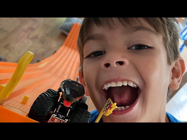 Monster Truck Hot Wheels Race for kids