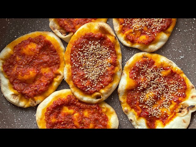 MUHAMMARA Pies | DELICIOUS Vegan Syrian Fatayer | مناقيش\فطاير المحمرة الشهية