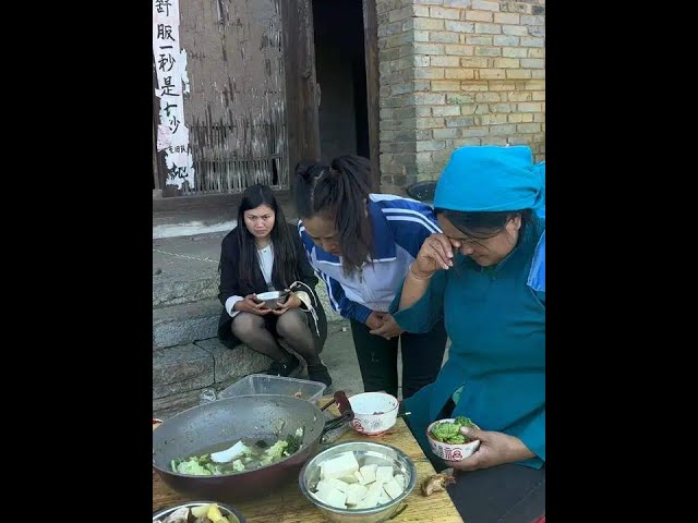 Mom won't let grandma eat meat, granddaughter pushes her away to let grandma eat meat #rurallife