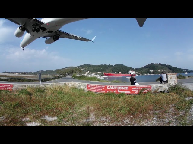 360 Video TUI Airways Boeing 737 landing at Skiathos