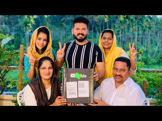 My Silver Play Button Unboxing With Family 🥰 | On Live 😍 | Mashura | Basheer Bashi | Suhana