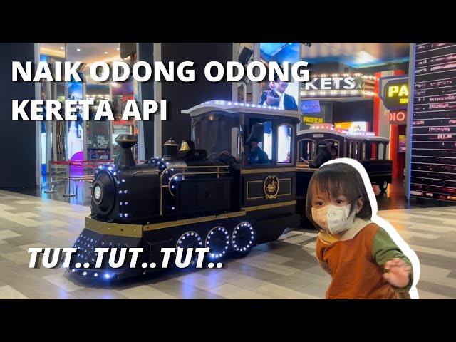 NAIK ODONG-ODONG KERETA API | MALIKA KELILING NAIK KERETA DAN MENYAPA SEMUA ORANG DI MALL