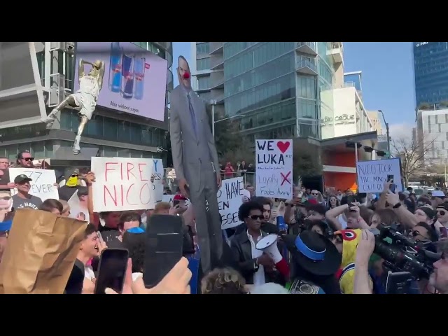 Mavericks fans protest outside the American Airlines Center ahead of Anthony Davis' Mavs debut