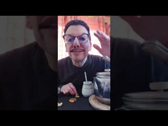 Lo Youtuber più famoso al mondo @SanTenChan  fa colazione con il mate la domenica e ti saluta