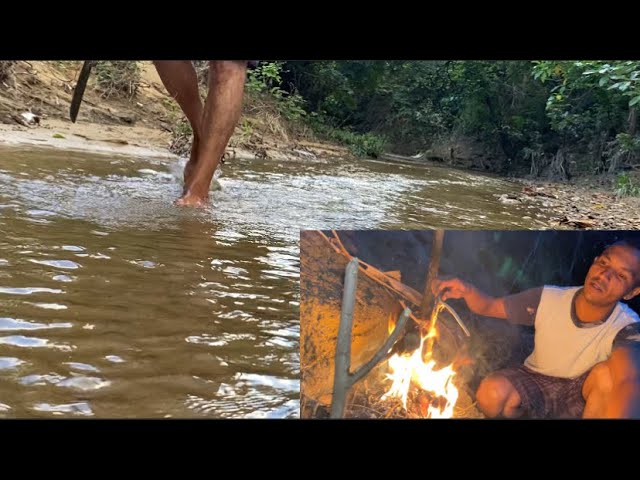 Desafío de supervivencia en el Río. Cocinado en el río con técnicas básicas.