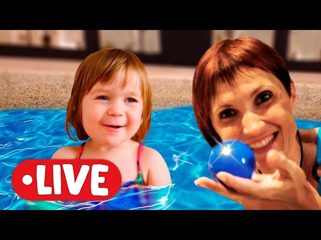 🔴 AO VIVO! Bianca e sua amiga Martha brincam na piscina com brinquedos aquáticos. Vídeo infantil.