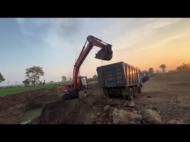 इतना पानी आ जाएगा सोचा नहीं था।jcb 3dx Eco Xpert Machine Loading Mud In Mahindra and Swaraj Tractor