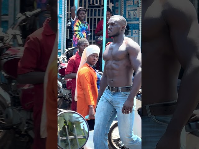 African bodybuilder walking shirtless in public 😱 no music copyright #africangiant #africa #alpha