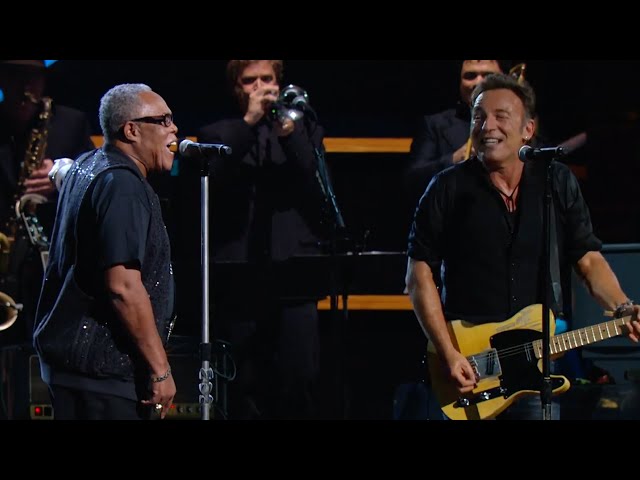 Sam Moore w/ Bruce Springsteen & the E Street Band "Hold On, I'm Comin'/Soul Man" | 25th Anniversary