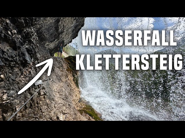 Dolomiten: Fanes Wasserfall Klettersteig - Route verläuft hinter Wasserfall