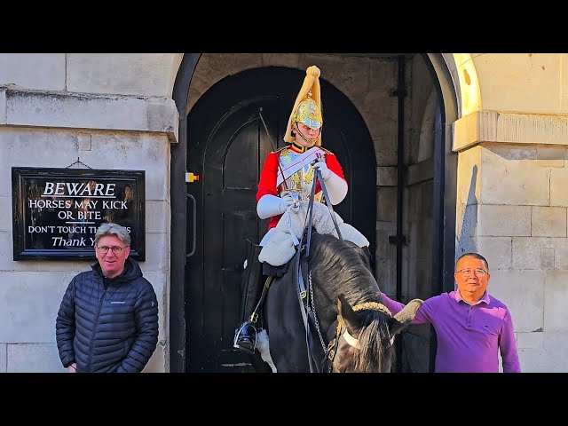 HORSE GUARDS REOPENS! Guards, Boxmen, Horses and tourists are back!