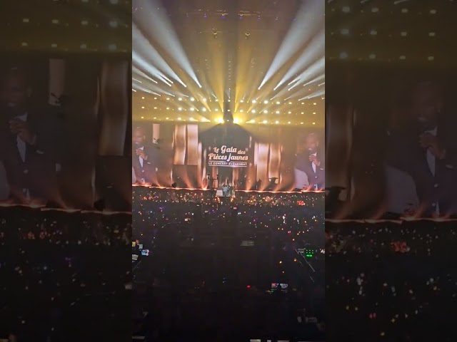 "Standing Next To You" by #Jungkook played at Gala Des Pièces Jaunes & everyone is singing along.