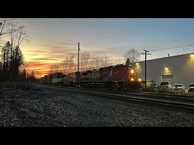 Sunset!!!!! CN Intermodal Train South @ Burnaby BC Canada 15JAN25 C44-9W 2687 Leading