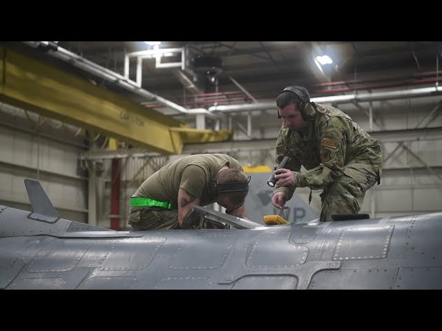 F-16 Fighting Falcon Fuel tank leak? No problem!