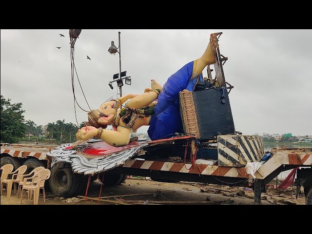 Ganesh idol fell down on truck while lifting | Ganesh stuck in crane at nimajjanam 2024