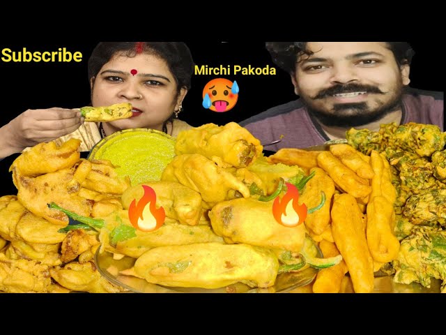 SPICY MIRCHI PAKODA/MIRCHI BHAJI ALOO BHAJIYA PALAK BHAJIYA PIYAZ BHAIYA EATING CHALLENGE #food #eat