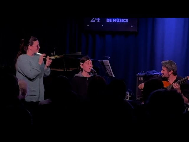 Singing Flamenco in Barcelona 🎶 Tangos del Almendro de Lole y Manuel