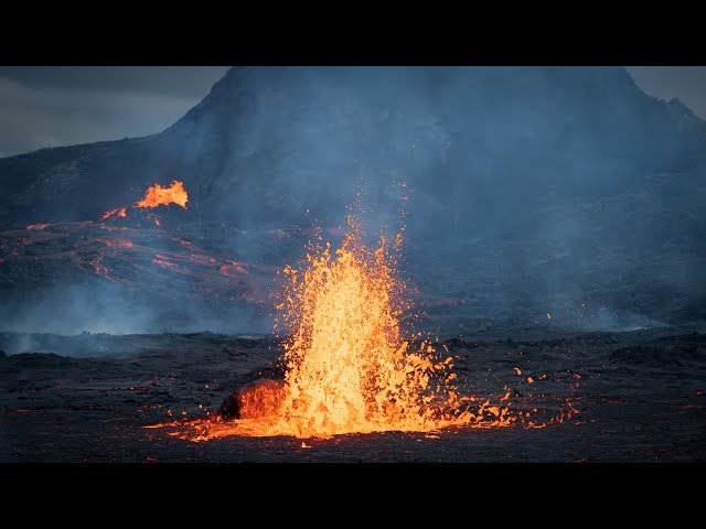 Lake Lava and its Spouts - Footage from the Volcano, original Audio - 4K