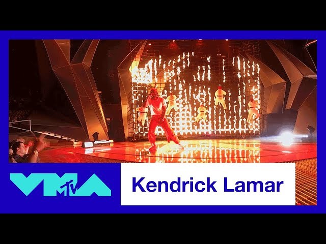 Kendrick Lamar 360° Performance of 'DNA' & 'Humble' | 2017 VMAs | MTV