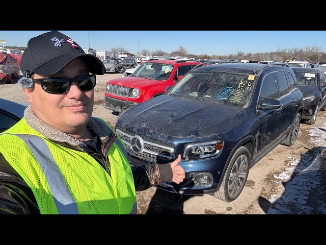 I Found a Mercedes GLA and GLB 250 at IAAI! Which One is Better?