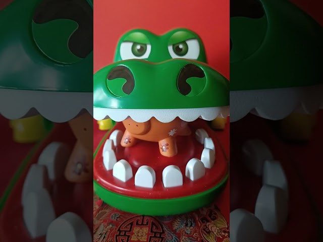 CROCODILE DENTIST 🐊 EATING ORANGE PIGGY BANK #satisfying #game #shorts #youtubeshorts